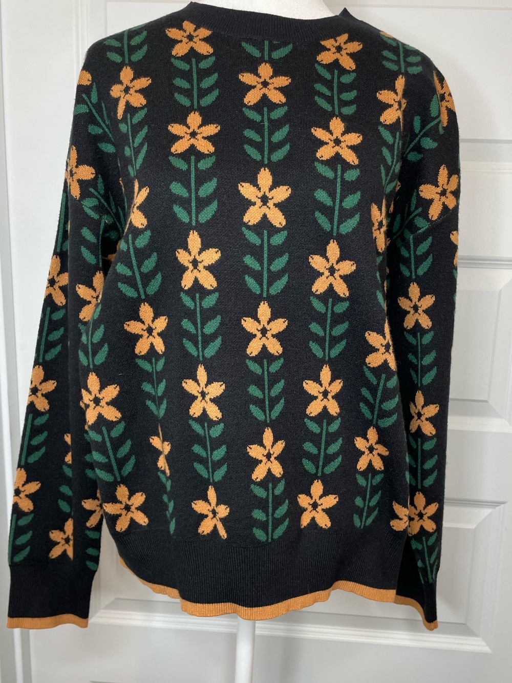 Zesica Women’s Black Crewneck Sweater with Mustard Floral Pattern Size M